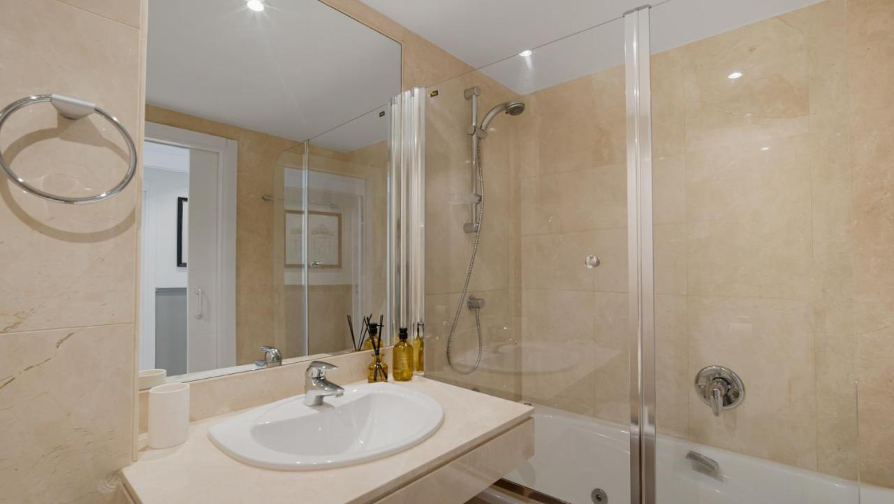 Beach-Line Apartment With 3 Bedrooms In Естепона Екстер'єр фото